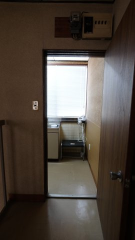 山岡ビルのその他共用部分|廊下より給湯室方向