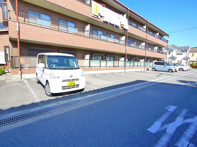 ラフィネ（三条宮前町）の駐車場|駐車場に車を止められます