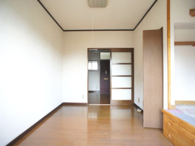 【洋室】 | グリーンハイツヒロミ | 日当たり良好な6帖の洋室です。