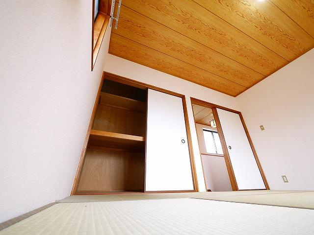 白庭台１丁目貸家の収納