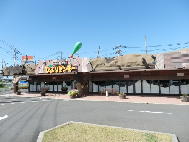 【周辺】 | クレセントコート | びっくりドンキーまで徒歩３分