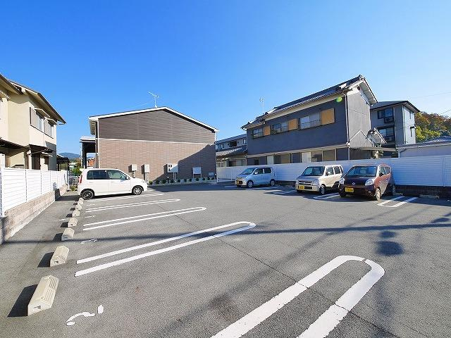 グラースⅡの駐車場|駐車スペースもあります