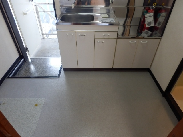 山形市六日町の１Kの玄関
