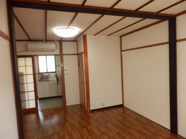 山形市六日町の１Kの洋室