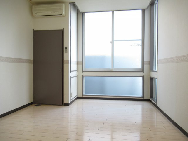 レジデンス大手町の洋室