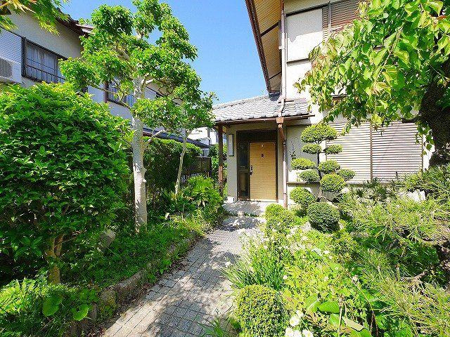 本田一戸建のエントランス|ゆとりのあるエントランスです