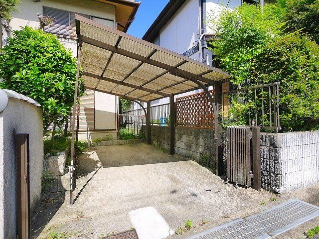 本田一戸建の駐車場|駐車場完備です
