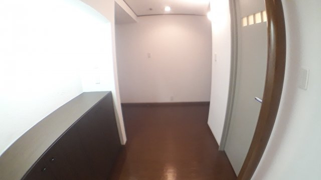 中央区新川１丁目の賃貸マンションの玄関