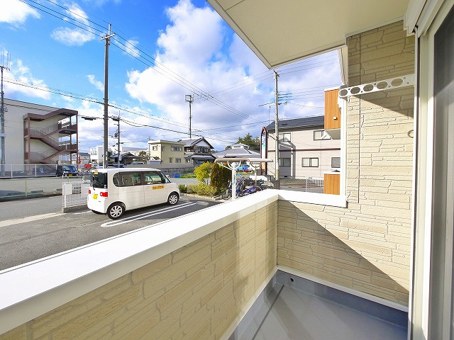 エレガンス（西九条町２丁目）の展望|前が駐車場になっています