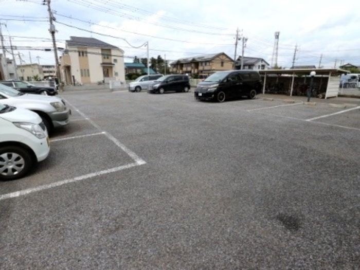 ローズ・ウッドの駐車場