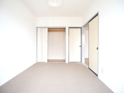 【収納】 | ＩＮＡコーポ | 充実収納付きの南側洋間です♪