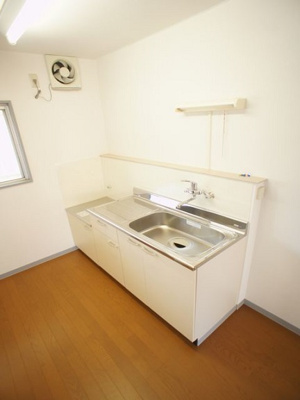 【キッチン】 | ＩＮＡコーポ | 窓があるので明るいです。