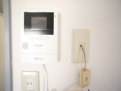 【セキュリティ】 | ＩＮＡコーポ | お部屋の中で訪問者の確認ができるTVドアホン付きです♪