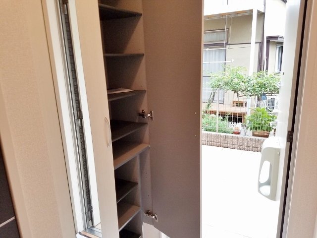 アルコバレーノの玄関|下駄箱に鏡付いています