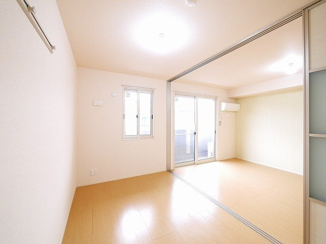 プラナスの洋室|明るい洋室です