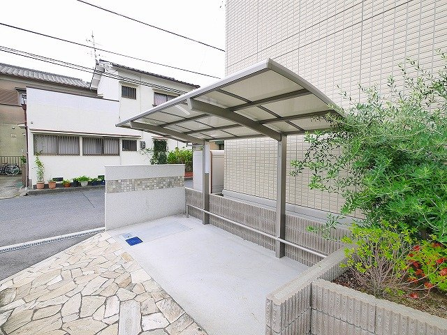 プラナスのその他共用部分|屋根付き駐輪場です