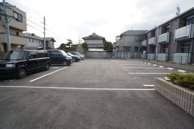 レオネクストモカグレイスの駐車場