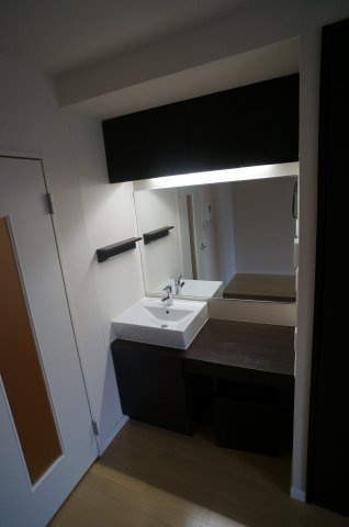 レオネクストモカグレイスの独立洗面台|室内に洗面所があるオシャレなお部屋です♪