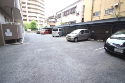 【駐車場】 | グランドハイツタカノ | 敷地内にに駐車場有ります♪