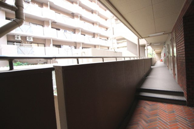 【その他共用部分】 | グランドハイツタカノ | 走りまわるのはダメですよ。。