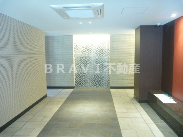 パークアクシス大阪新町　BRAVI不動産のエントランス|【パークアクシス大阪新町】落ち着いたエントランスです