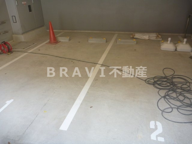 パークアクシス大阪新町　BRAVI不動産の駐車場|【パークアクシス大阪新町】駐車場があるので、車を買う予定の方も安心です