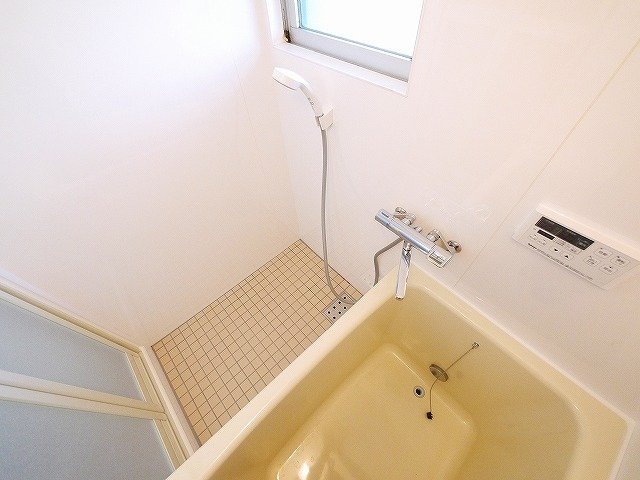 ハイツ108の浴室|コンパクトで使いやすいお風呂です