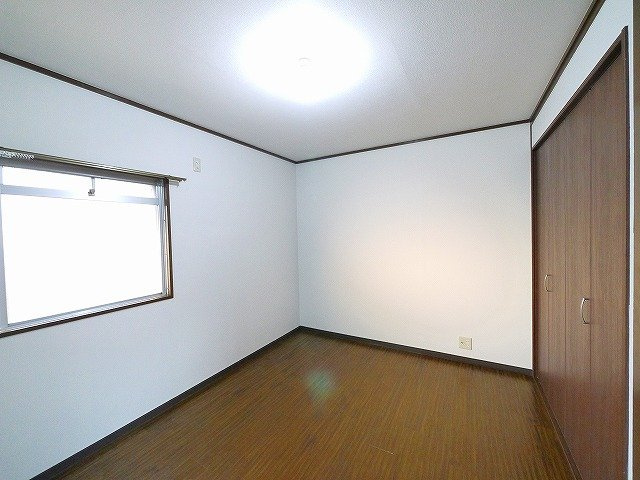 ハイツ108の洋室|コンパクトで使いやすい洋室です