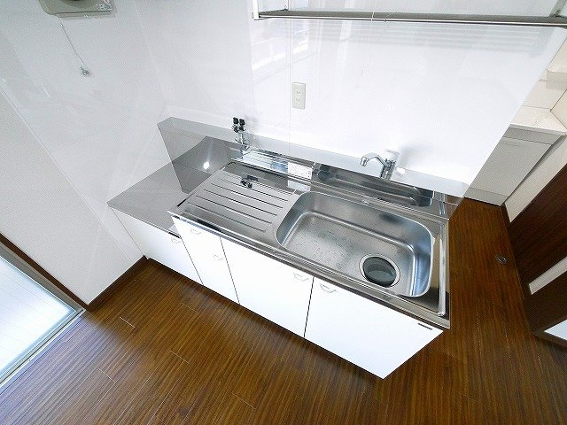 ハイツ108のキッチン|コンパクトなキッチンで掃除もラクラク