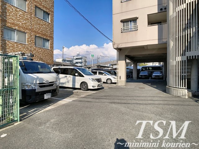 八坂一番館の駐車場