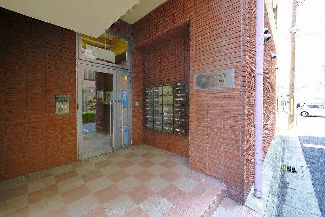 クレセール杉ヶ町のエントランス|オートロック付きで安心ですね。