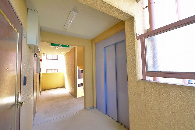 クレセール杉ヶ町のエントランス|エレベーター付きで上階でも安心です。