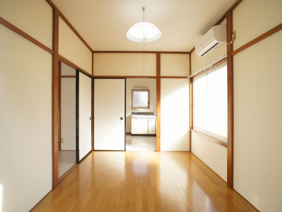 【居間・リビング】 | グリーンガーデンNo.1 | 日当たり良好！南側洋間です。