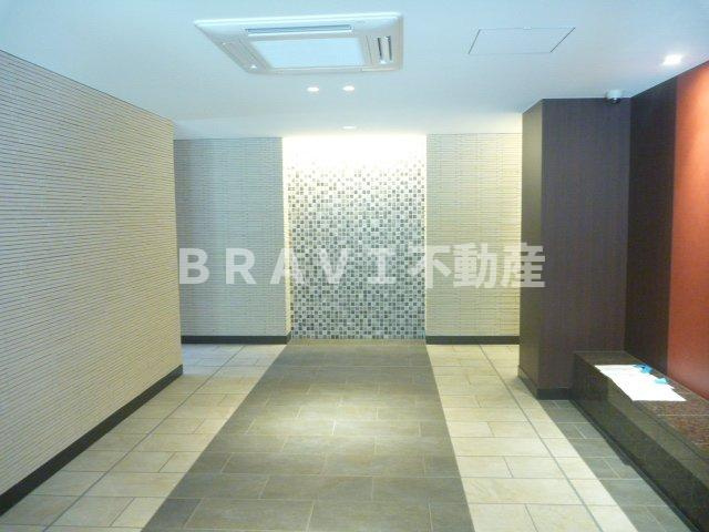 パークアクシス大阪新町　BRAVI不動産のエントランス|毎日通るエントランスはこのようになっています