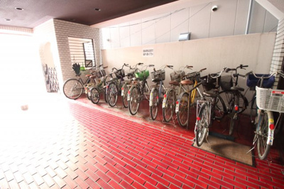 【その他共用部分】 | ハイツ上町台 | 屋内駐輪スペースで雨の日も大丈夫☆