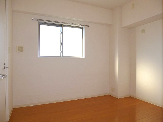 ParkCube上野の設備|角部屋明るい洋室です