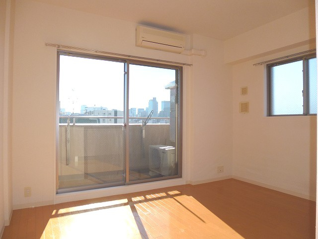ParkCube上野のバルコニー|南向き角部屋です