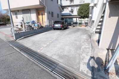 【駐車場】 | リトルハイツ