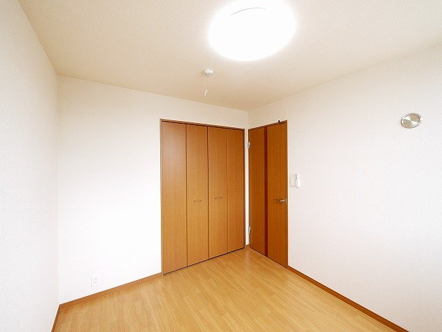 ゆめな都 2番館の洋室|落ち着いた色調の洋室です