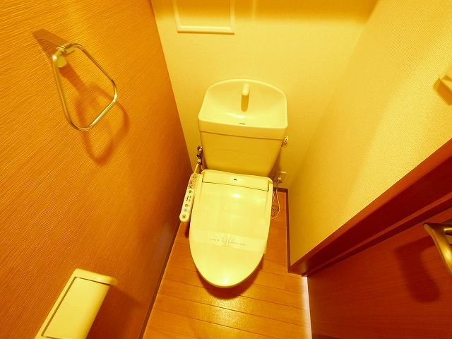 ゆめな都 2番館のトイレ|使いやすい居間です