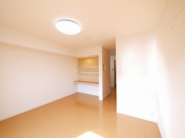 フォンテーヌ　Ｎ－Ⅴの内装|明るい室内です