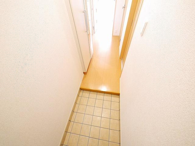 フォンテーヌ　Ｎ－Ⅴの玄関|明るい玄関です