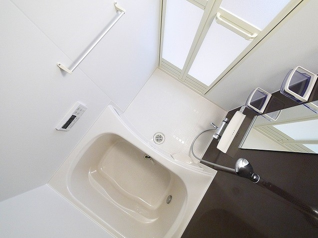 フォンテーヌ　Ｎ－Ⅴの浴室|ゆったり過ごせるお風呂です