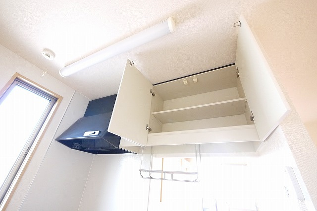 ベラ　カーサのキッチン|吊戸棚も大きくて使いやすい