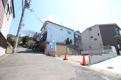 【前面道路含む現地写真】 | 伏見区醍醐柏森町　新築戸建　2区画 | 前道：北西側　幅員約4メートル　接面約4.3メートル