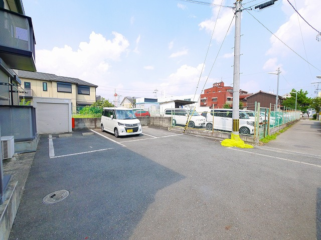 グラン・リーオ（三条大路）の駐車場|カースペースがあります