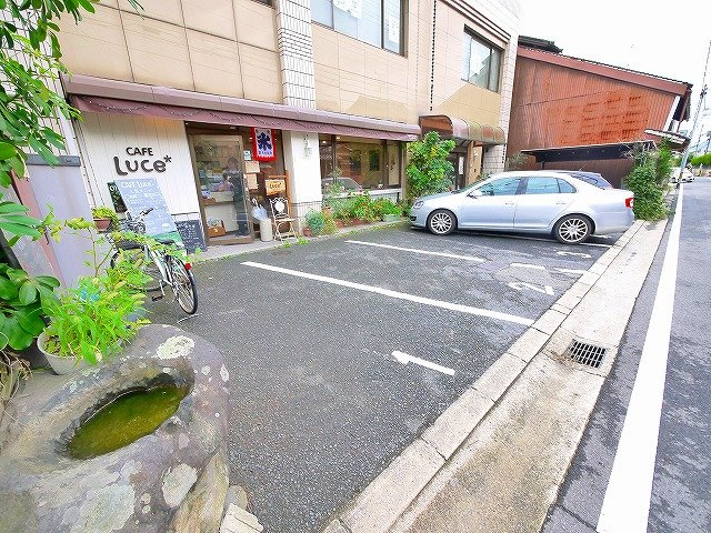 マンションアモリーノの駐車場