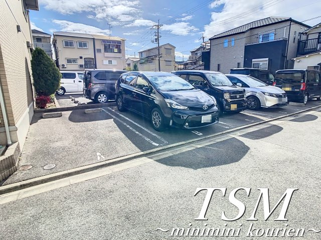 マ・メープルの駐車場