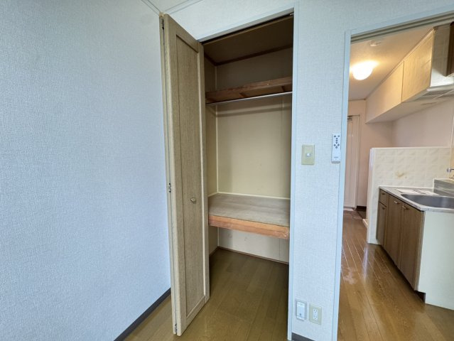 エステート龍の設備|洋服が壁にかけられて便利ですね！