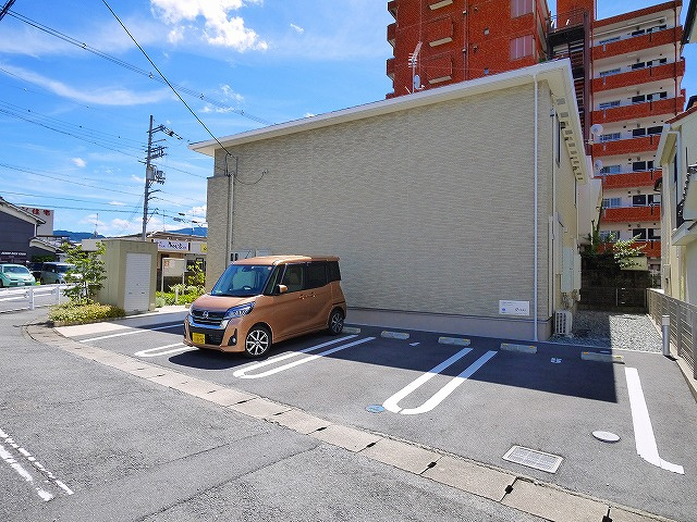 イストワールの駐車場